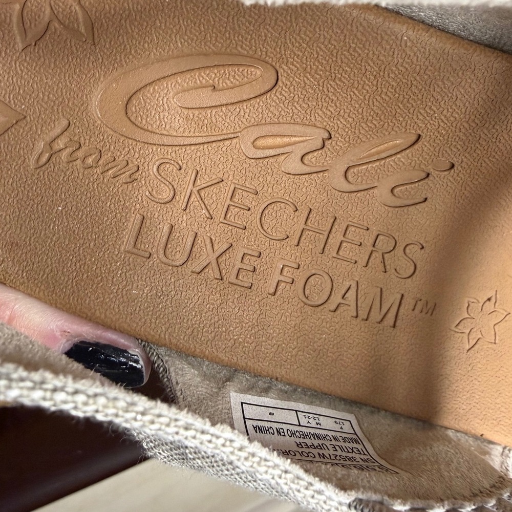 NWOT Skechers Wedge Sandals Cork Footbed Gray Silver‎ Straps Size 9.5W - Picture 9 of 10